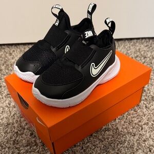 Nike Toddler Flex Runner 3 Black and White Sneakers